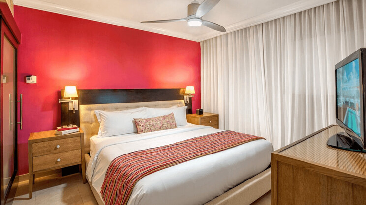 Luxury Concierge One Bedroom Oceanfront Suite